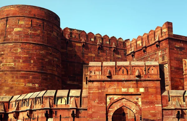 Agra Red Fort, a Unesco World Heritage site, and one of the biggest tourist highlights, just 2 km of Taj Mahal. Built by several Mughal emperors from XV to XVI centuries. Uttar Pradesh, India — Stock Photo, Image