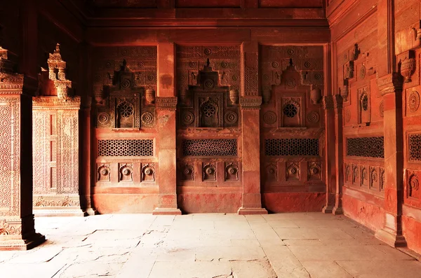 Agra Fuerte Rojo, Patrimonio de la Humanidad de la Unesco, y uno de los mayores puntos turísticos, a solo 2 km de Taj Mahal. Construido por varios emperadores mogoles de los siglos XV al XVI. Uttar Pradesh, India —  Fotos de Stock