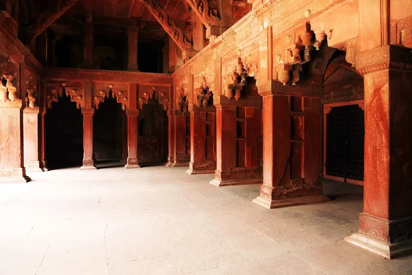 Röda fortet i Agra red, en UNESCO: s världsarvslista, och en av de största turist belyser, bara 2 km från taj mahal. byggd av flera mughal kejsare från xv xvi talet. Uttar pradesh, Indien — Stockfoto