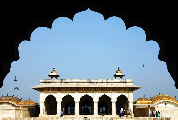 Agra Red Fort, Patrimônio Mundial da Unesco, e um dos maiores destaques turísticos, apenas a 2 km de Taj Mahal. Construído por vários imperadores mogóis dos séculos XV a XVI. Uttar Pradesh, Índia — Fotografia de Stock