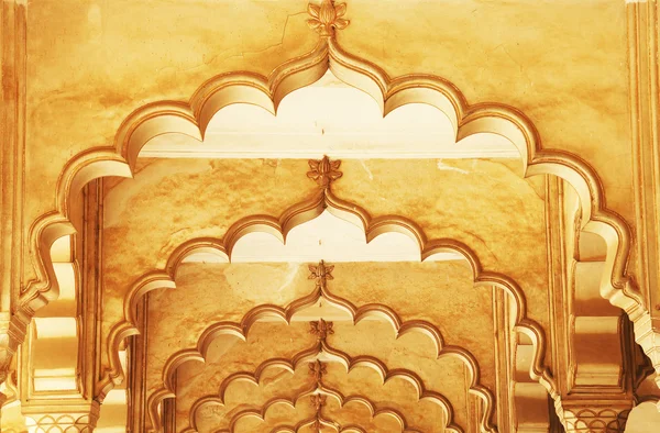 Agra Fuerte Rojo, Patrimonio de la Humanidad de la Unesco, y uno de los mayores puntos turísticos, a solo 2 km de Taj Mahal. Construido por varios emperadores mogoles de los siglos XV al XVI. Uttar Pradesh, India — Foto de Stock