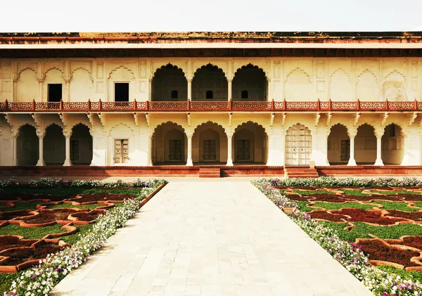 Agra czerwony fort, zostało wpisane na listę Światowego Dziedzictwa UNESCO i jedną z największych atrakcji turystycznych podkreśla, zaledwie 2 km od taj mahal. zbudowany przez kilka wielkich Mogołów cesarzy od xv do xvi wieku. Uttar pradesh, Indie — Zdjęcie stockowe