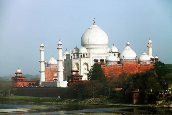 Mármol blanco Taj Mahal en India, Agra, Uttar Pradesh — Foto de Stock