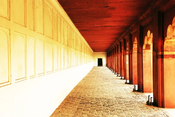 Pevnost Ágra červené, na seznamu světového dědictví UNESCO a jedním z největších turistických vyzdvihuje, jen 2 km od taj mahal. postaveno několik mughalští císaři od xv xvi století. Uttar pradesh, Indie — Stock fotografie