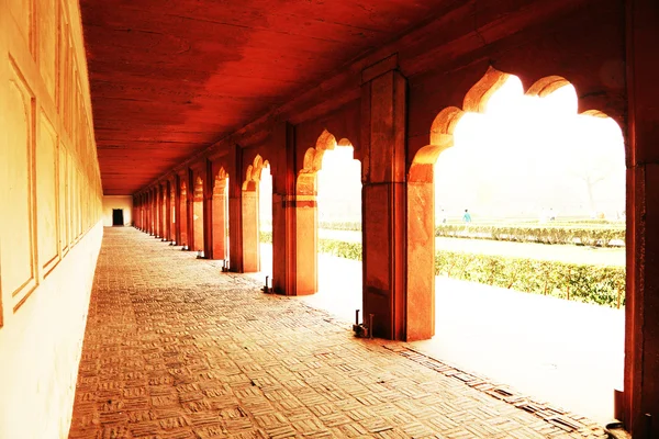 Agra Fuerte Rojo, Patrimonio de la Humanidad de la Unesco, y uno de los mayores puntos turísticos, a solo 2 km de Taj Mahal. Construido por varios emperadores mogoles de los siglos XV al XVI. Uttar Pradesh, India —  Fotos de Stock