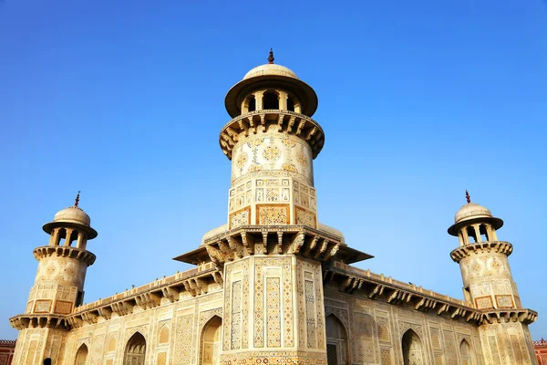 Itmad-ud-daula graf is een mausoleum van de mughal. Agra, india — Stockfoto