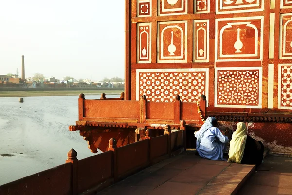 O túmulo de Itmad-ud-Daula é um mausoléu mogol. Agra, Índia — Fotografia de Stock