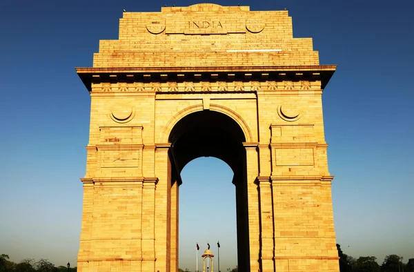 India Gate in New Delhi, India (commemoration of the 90,000 soldiers of the British Indian Army who lost their lives in British Indian Empire) — Stock Photo, Image