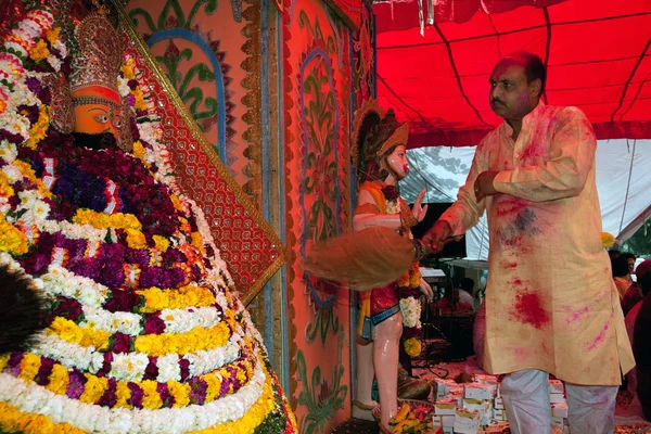 Ricoperto di vernice su Holi festiva — Foto Stock