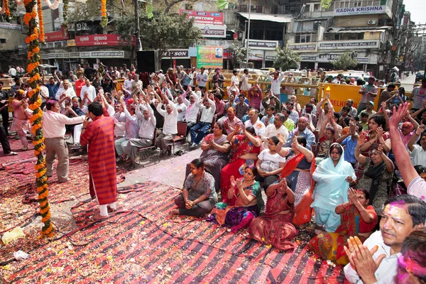 Ricoperto di vernice sulla festa di Holi — Foto Stock