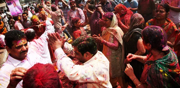 Couvert de peinture sur Holi festival — Photo