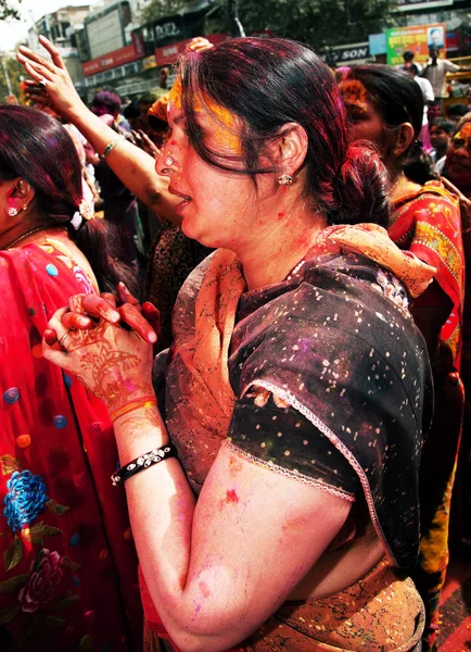 Ricoperto di vernice sulla festa di Holi — Foto Stock