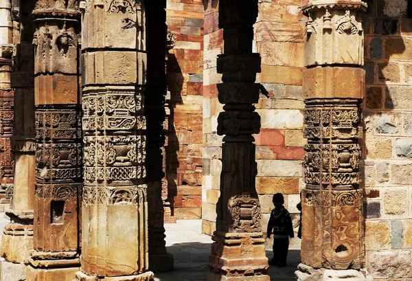 クトゥブ （クトゥブ) ・ ミナール、最も高い自由立って石タワー、世界とインドでは、赤い砂岩と大理石 1199年広告で最も高い尖塔。ユネスコの世界遺産。インド — ストック写真