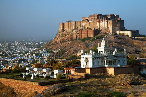 Mausoleo di Mehrangarh Fort e Jaswant Thada a Jodhpur, Rajasthan, India — Foto Stock