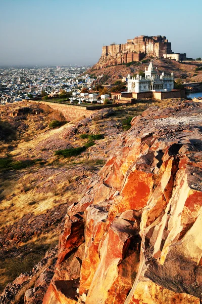 Mehrangarh fort und jaswant thada mausoleum in jodhpur, rajasthan, indien — Stockfoto