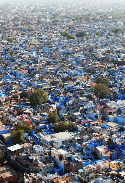 Jodhpur de "blauwe stad" in rajasthan, india - uitzicht vanaf het mehrangarh fort — Stockfoto