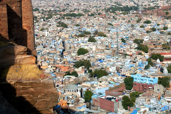 Jodhpur de "blauwe stad" in rajasthan, india - uitzicht vanaf het mehrangarh fort — Stockfoto