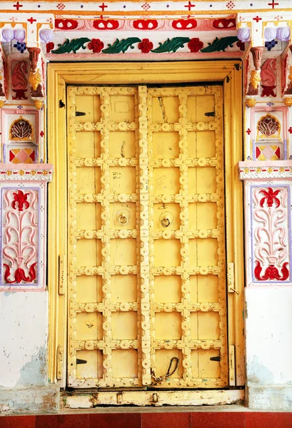 Traditionella indiska dörren — Stockfoto