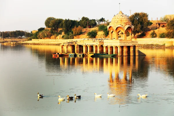 Gadisagar sjön, jaisalmer, Indien — Stockfoto