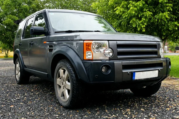 Großes Luxusauto im Freien — Stockfoto