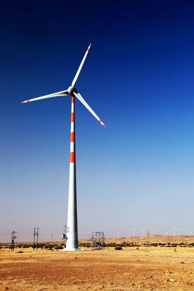 Turbina eólica en el desierto de Thar, India, Asia — Foto de Stock