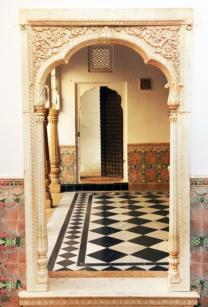 Архітектурні деталі Мандір палац, Джайсалмер, Індії, Азії — стокове фото