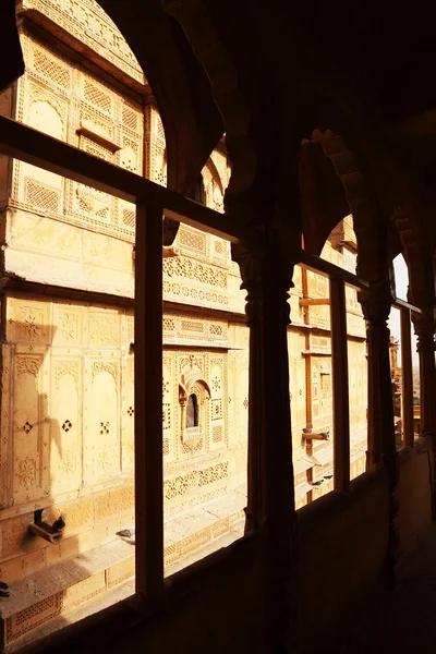 Detalu architektonicznego mandir Palace, jaisalmer, Indie, Azja — Zdjęcie stockowe