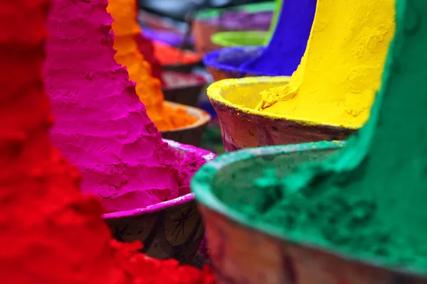 Πολύχρωμο tika σκόνες σε μια αγορά της Ινδίας, Ασία — Φωτογραφία Αρχείου