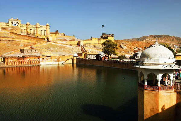 Luz do nascer do sol sobre Amber Fort em Jaipur, Rajasthan, Índia — Fotografia de Stock