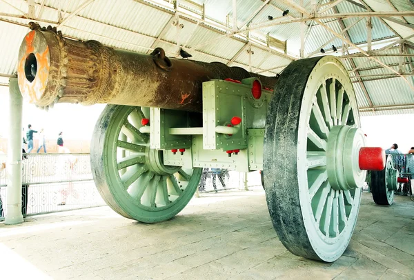Het jaivana kanon - het kanon van de wereld's grootste wielen ooit gemaakt, gelegen op het jaigarh fort, jaipur, rajasthan, india — Stockfoto