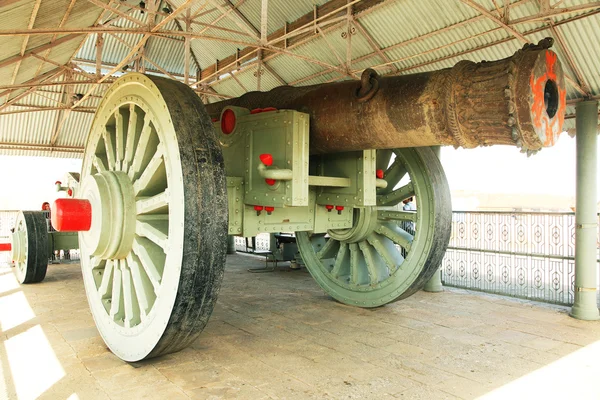 Il Cannone Jaivana - il più grande cannone a ruote del mondo mai realizzato, situato al Forte Jaigarh, Jaipur, Rajasthan, India — Foto Stock