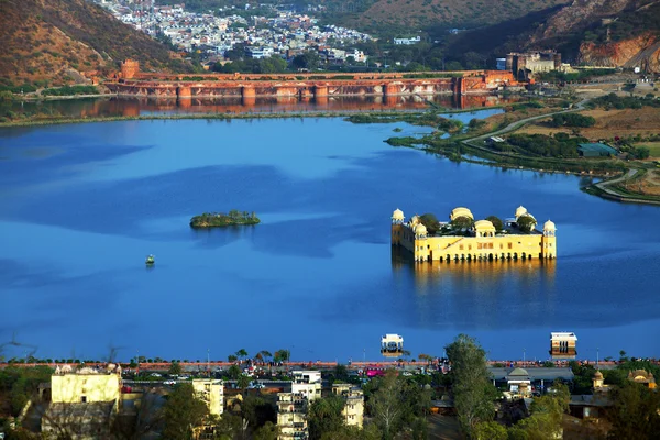 位于曼萨加尔湖水宫（Jal Mahal） 。Jaipur, Rajasthan, India.十八世纪Dzhal-Mahal宫 — 图库照片