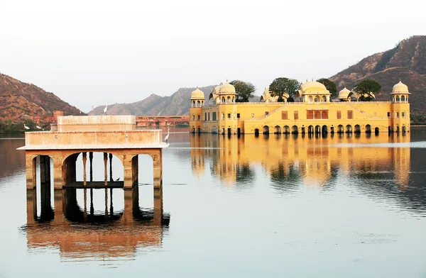 Water Palace (Jal Mahal) in Man Sagar Lake. Jaipur, Rajasthan, India. 18th Century. The palace Dzhal-Mahal — Stock Photo, Image