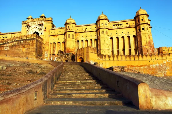 Luz del amanecer sobre Amber Fort en Jaipur, Rajastán, India — Foto de Stock