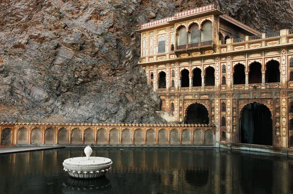 Monkey temple Galwar Bagh in Jaipur, India — Stock Photo, Image