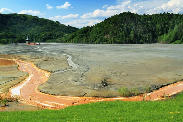 Contaminación de la naturaleza de una mina de cobre — Foto de Stock