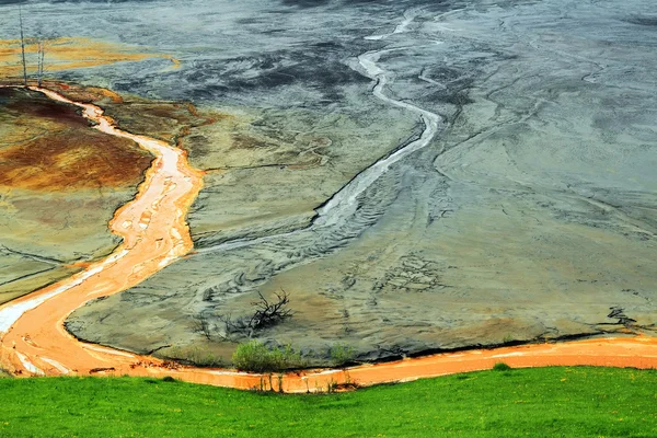 Забруднення природи експлуатації мідної шахти — стокове фото
