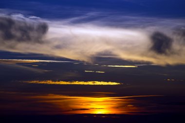 günbatımı açık bulutlar dağ deniz