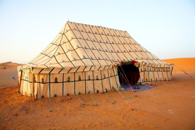 Sahra Çölünde, Afrika'da berber çadır