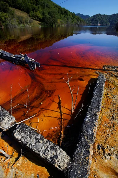 Contaminación del agua de una mina de cobre — Foto de Stock