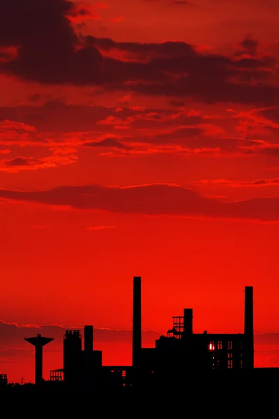 Factory on a purple sunset background — Stock Photo, Image
