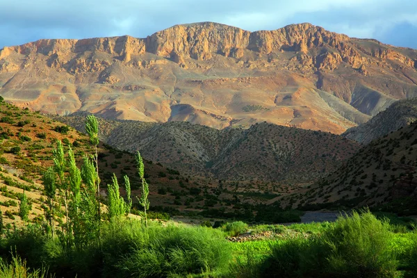 沙漠景观的中间阿特拉斯山脉，摩洛哥，非洲 — 图库照片