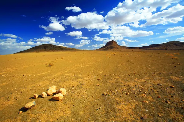 Paysage désertique dans les montagnes du Moyen Atlas, Maroc, Afrique — Photo