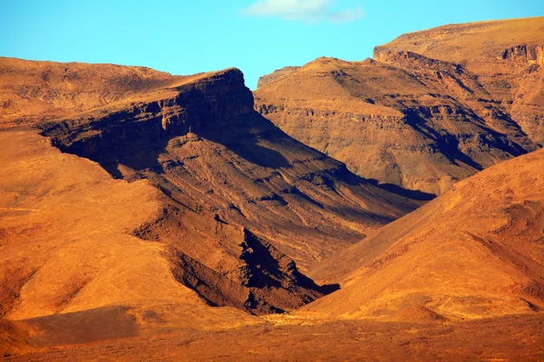Κάμπινγκ στην έρημο - akakus (acacus) βουνά, Σαχάρα, Λιβύη — Φωτογραφία Αρχείου