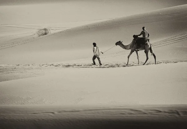모래 사막 marocco, 주가 있는 모래 언덕을 — 스톡 사진