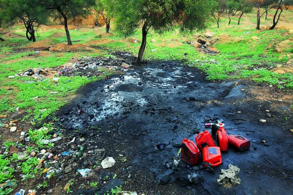 A talaj polluition a petrolkémiai termékek — Stock Fotó