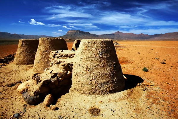Марокканский Касба в горах Среднего Атласа, Марокко, Африка — стоковое фото