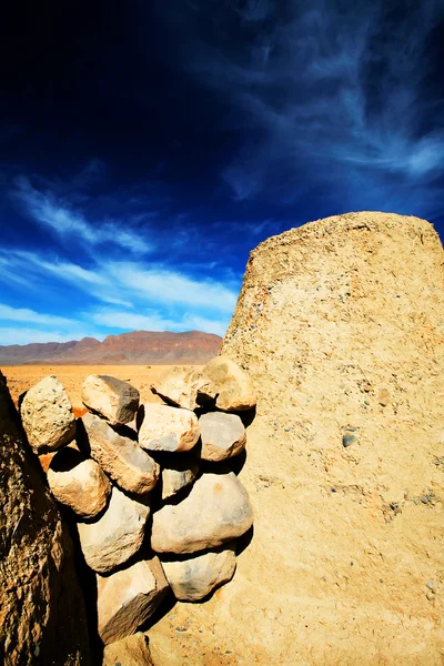 Kasbah marocaine dans les montagnes du Moyen Atlas, Maroc, Afrique — Photo