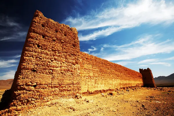 Marockanska kasbah i mellersta Atlasbergen, Marocko, Afrika — Stockfoto