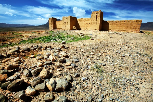 Kasbah marocchina nelle montagne del Medio Atlante, Marocco, Africa — Foto Stock